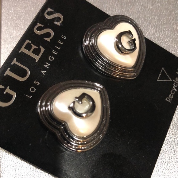 Guess silver‎ heart shaped faux pearl inset G monogram stud earrings brand new - Picture 4 of 7